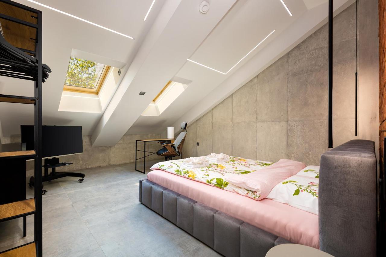 Apartament Industrial-style 2bd Loft With Parking Spot By Flat Mаnager *